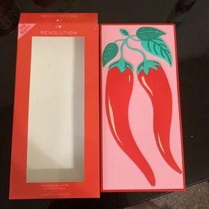 ✨  I ❤️ revolution Tasty Chilli Shadow Palette